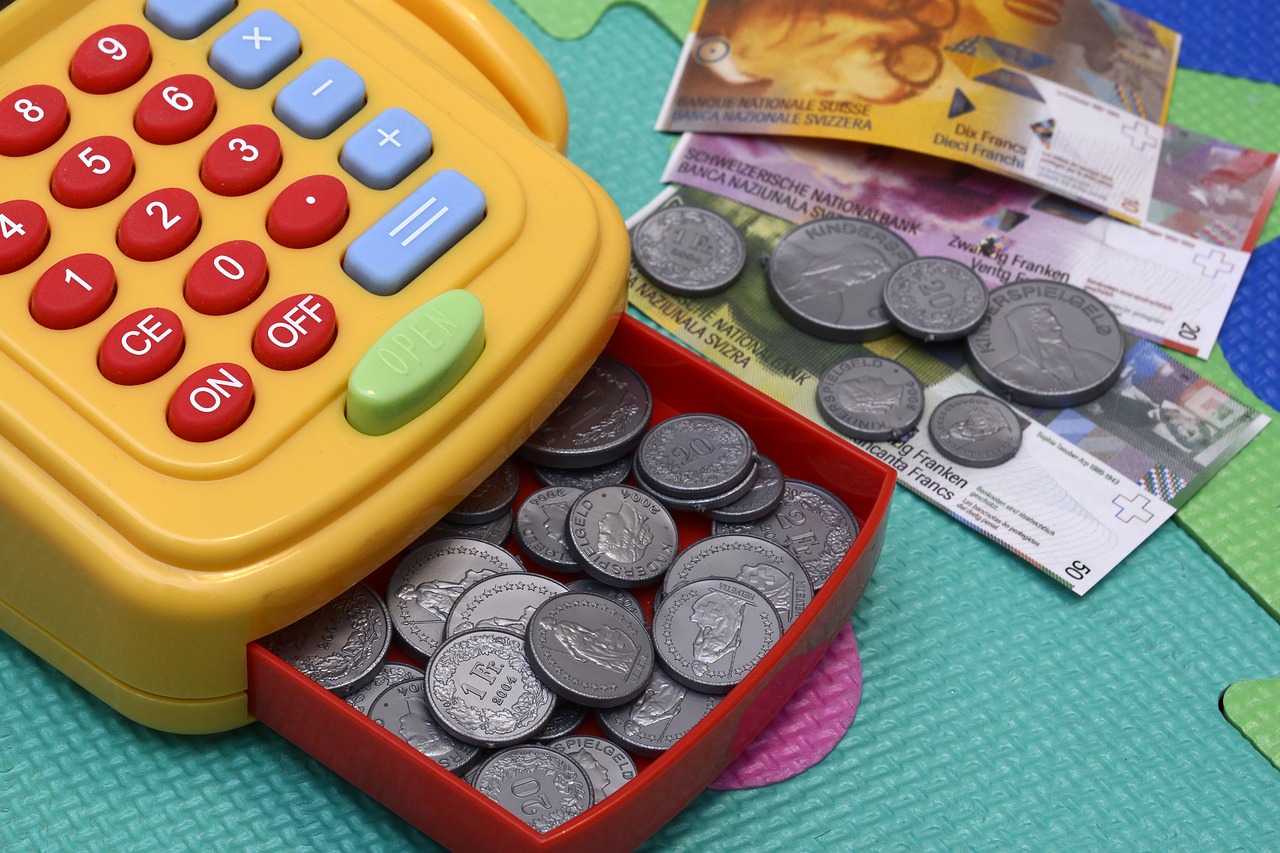 toy cash register 2922214 1280